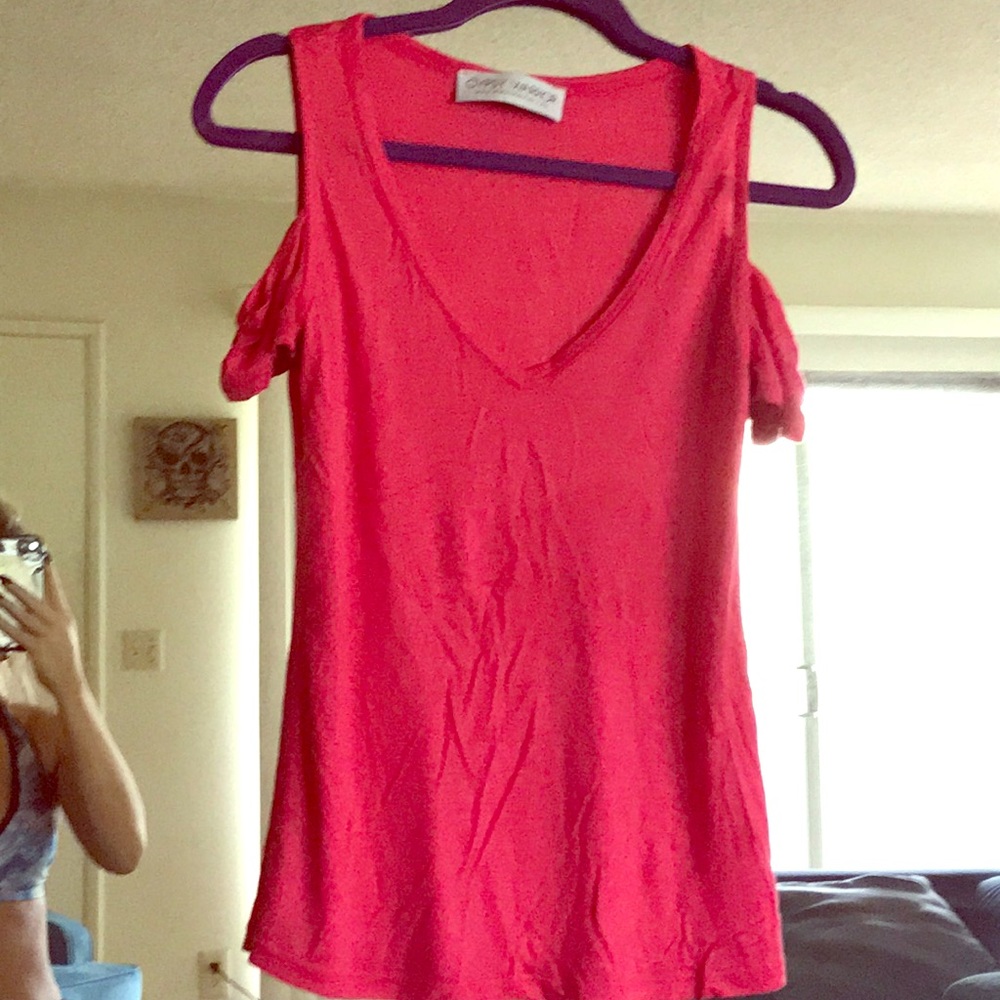 GW cutout shirt